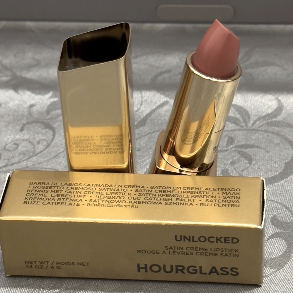 Hourglass Unlocked Satin Crème Lipstick in Shade Oasis